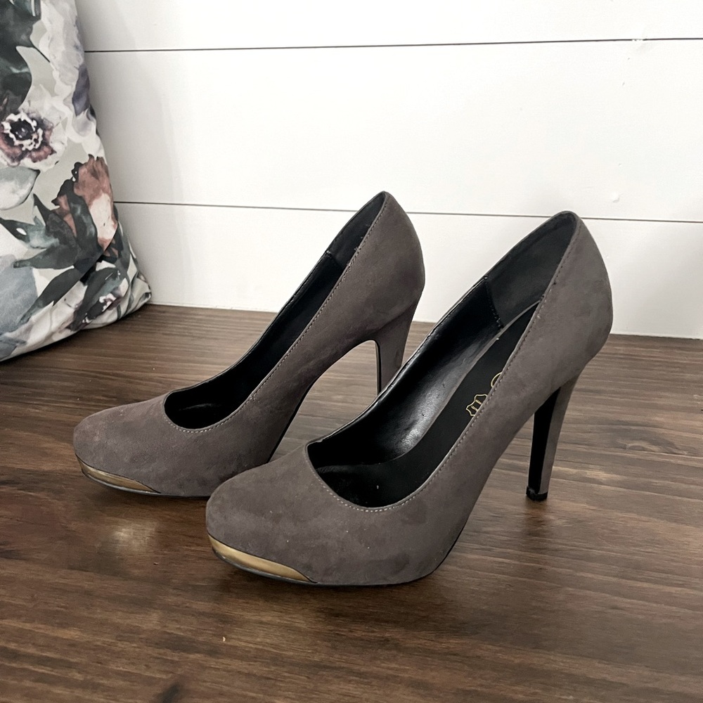 Aldo grey size 7